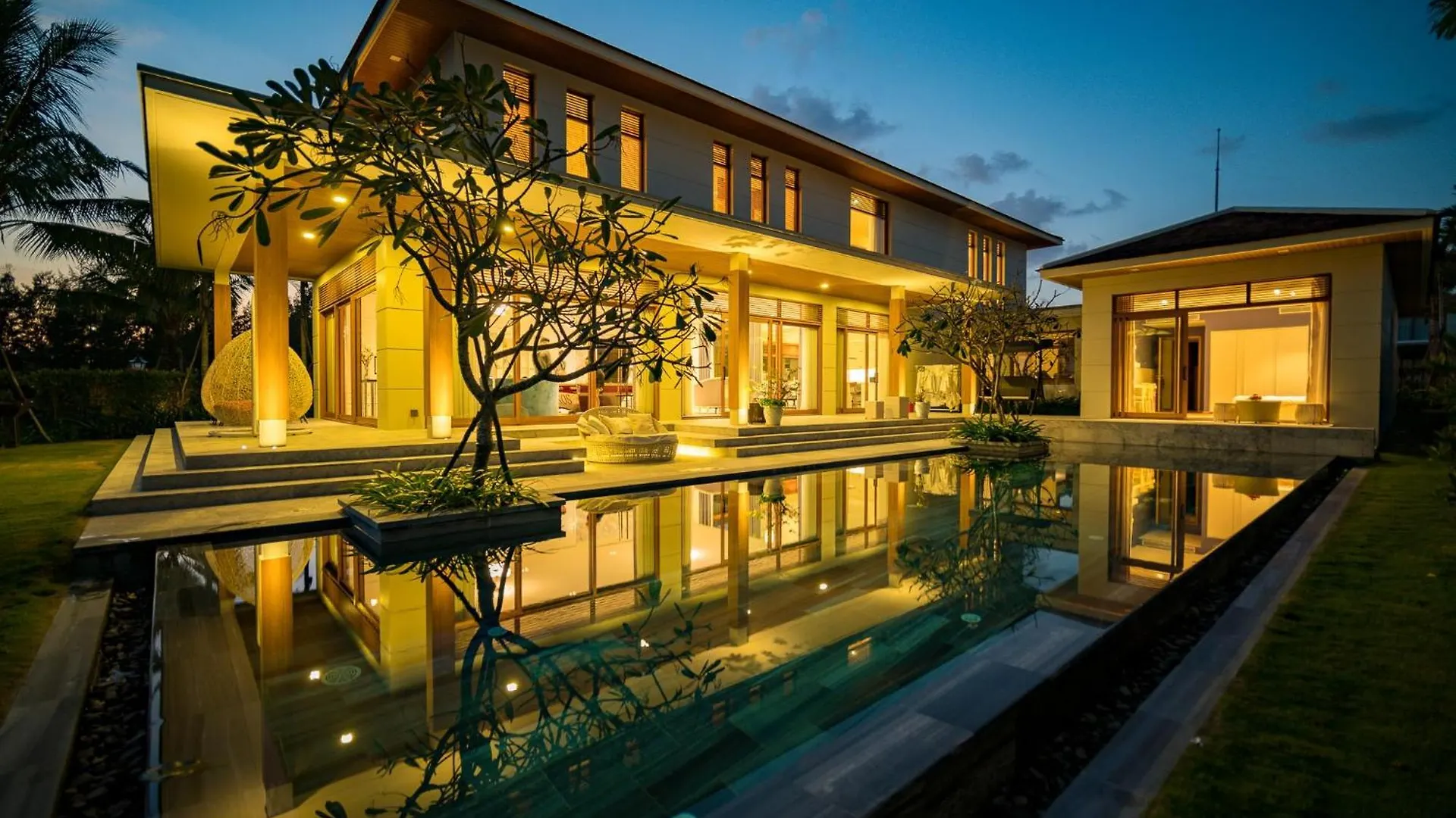 Golden Beachside Resort Danang location