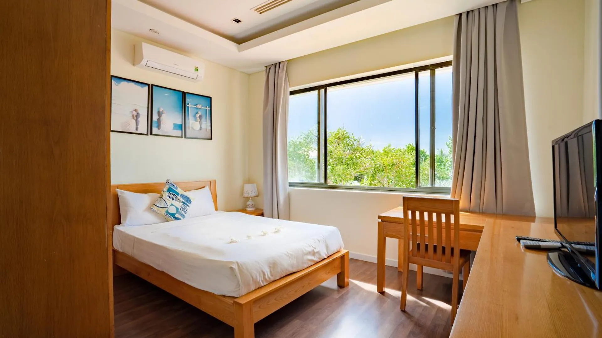 Golden Beachside Resort Danang 5*, Da Nang