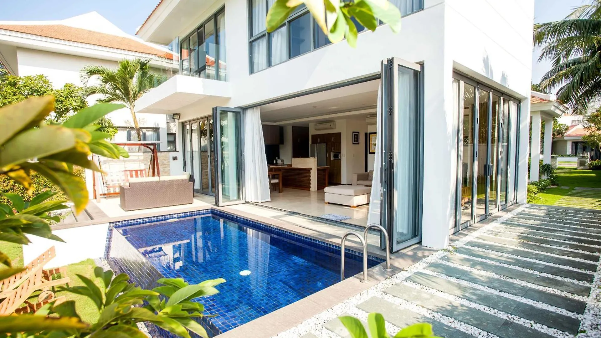 Golden Beachside Resort Danang