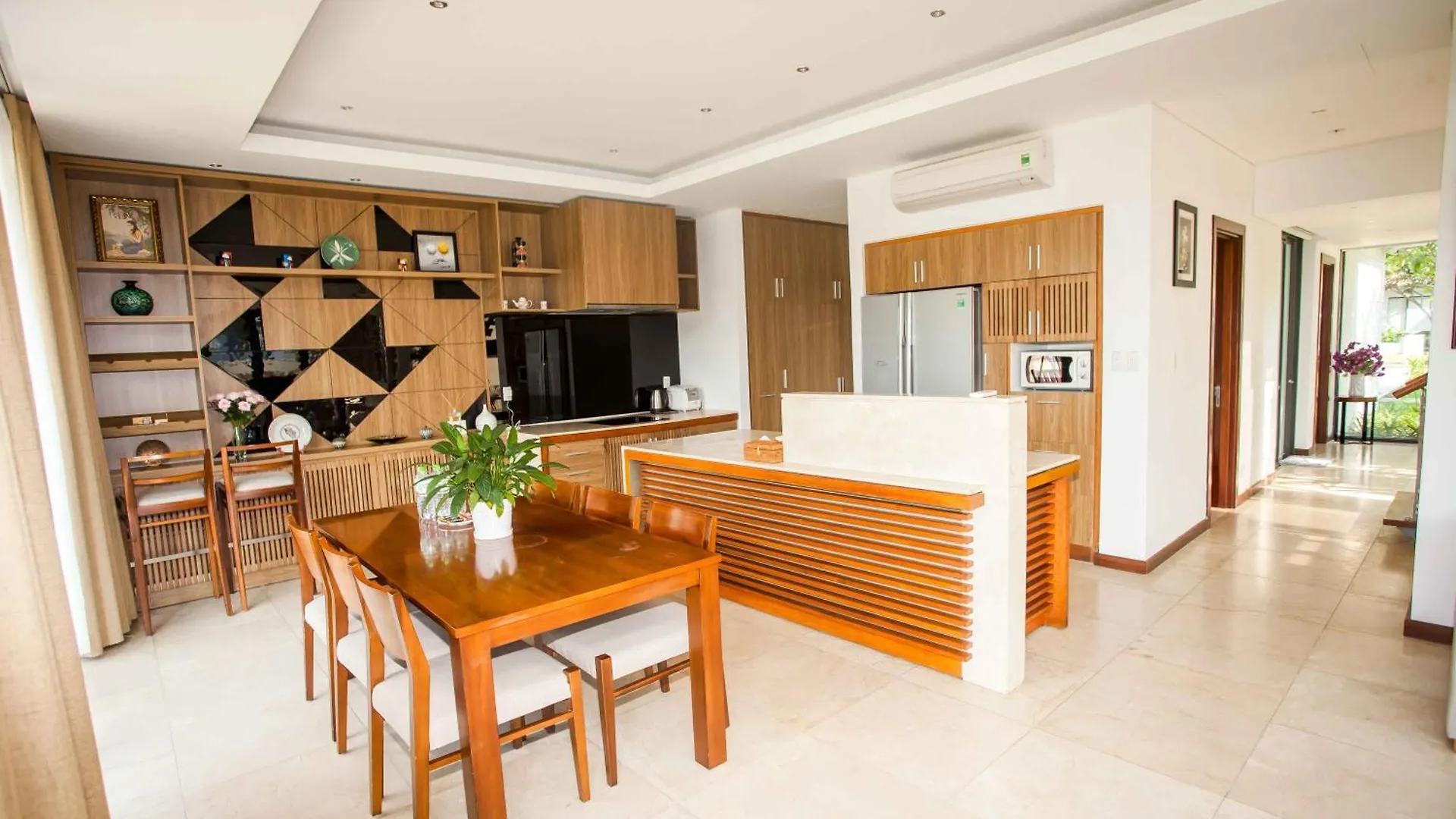 Golden Beachside Resort Danang 5*, Da Nang Vietnam