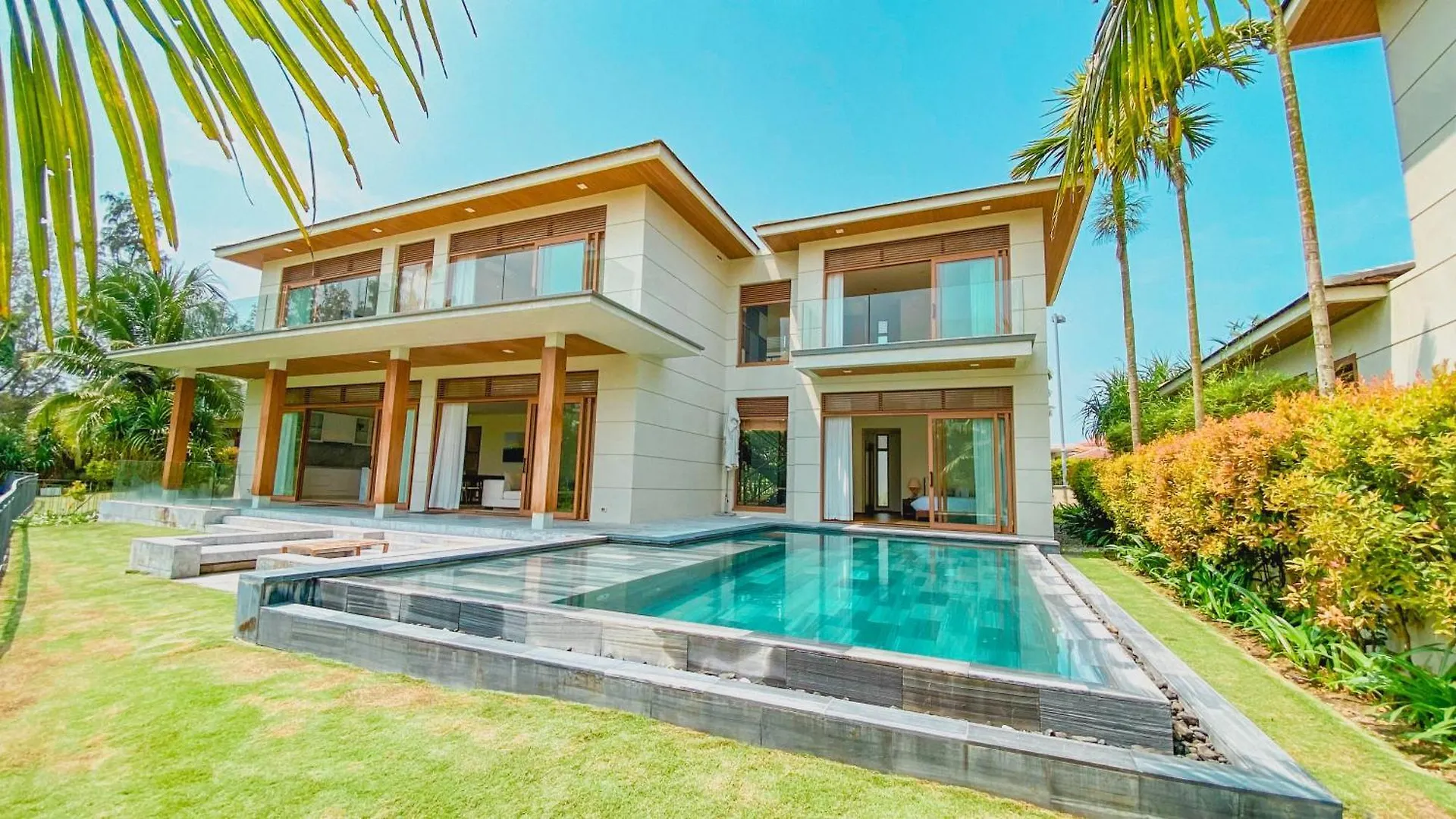 Golden Beachside Resort Danang
