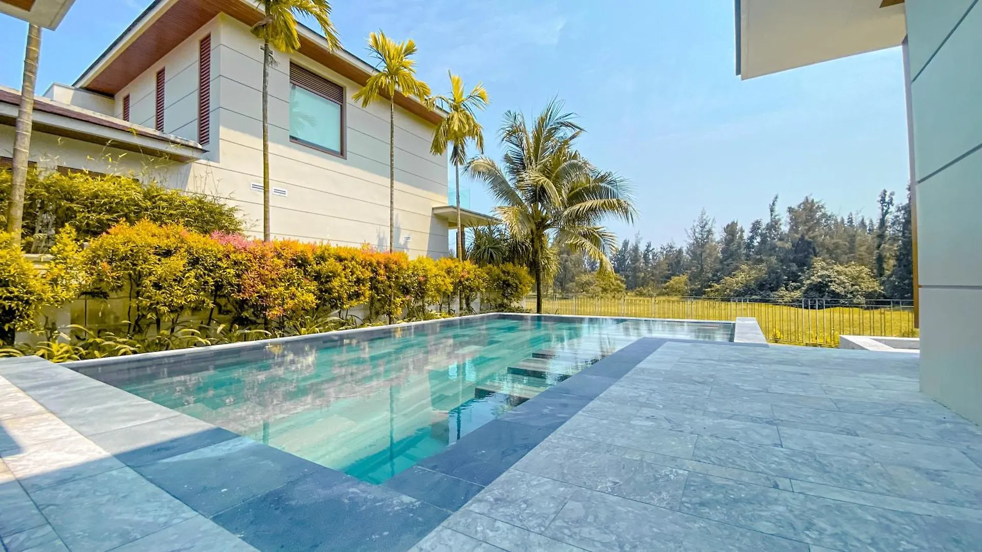 Golden Beachside Resort Danang