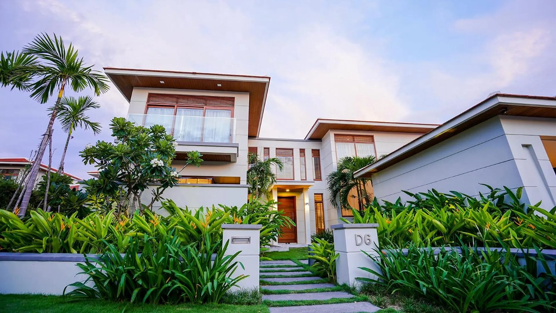 Golden Beachside Resort Danang  Da Nang