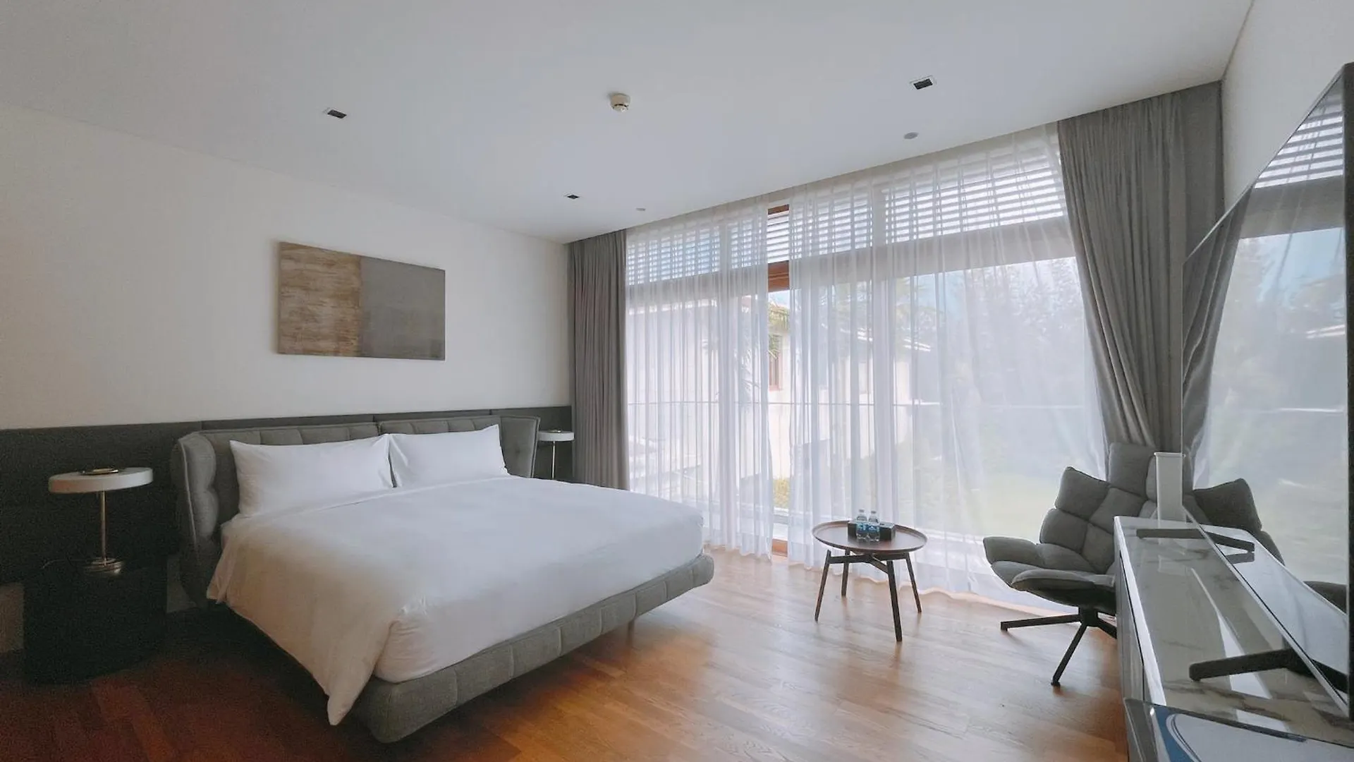 Golden Beachside Resort Danang