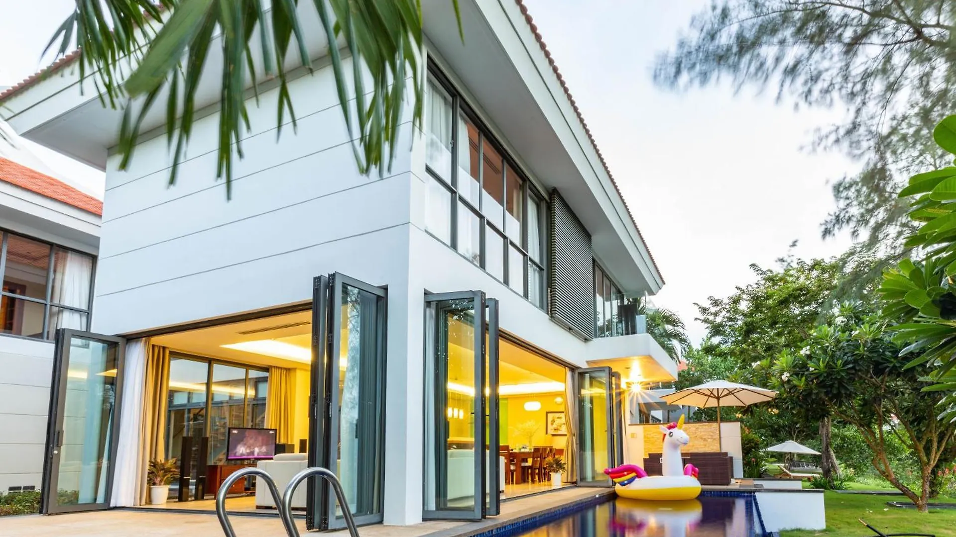 Golden Beachside Resort Danang