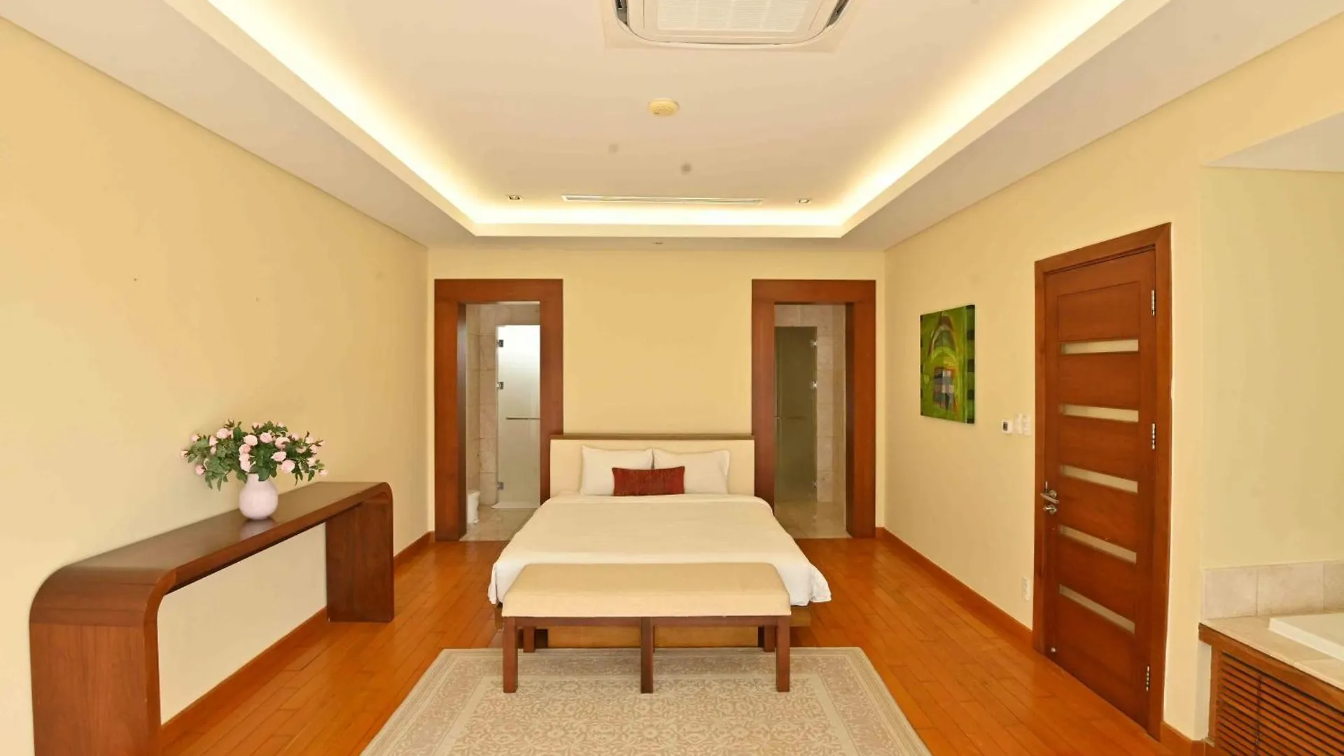 Golden Beachside Resort Danang