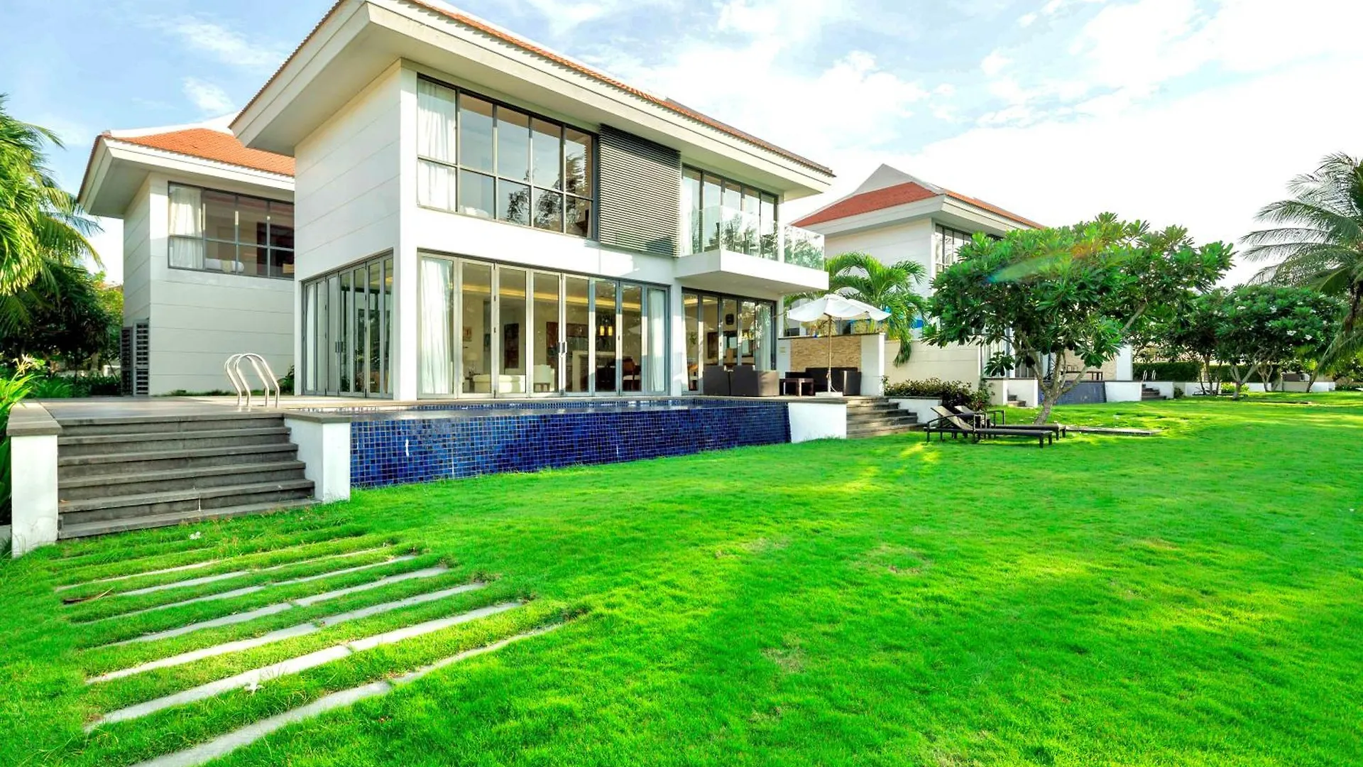 Golden Beachside Resort Danang